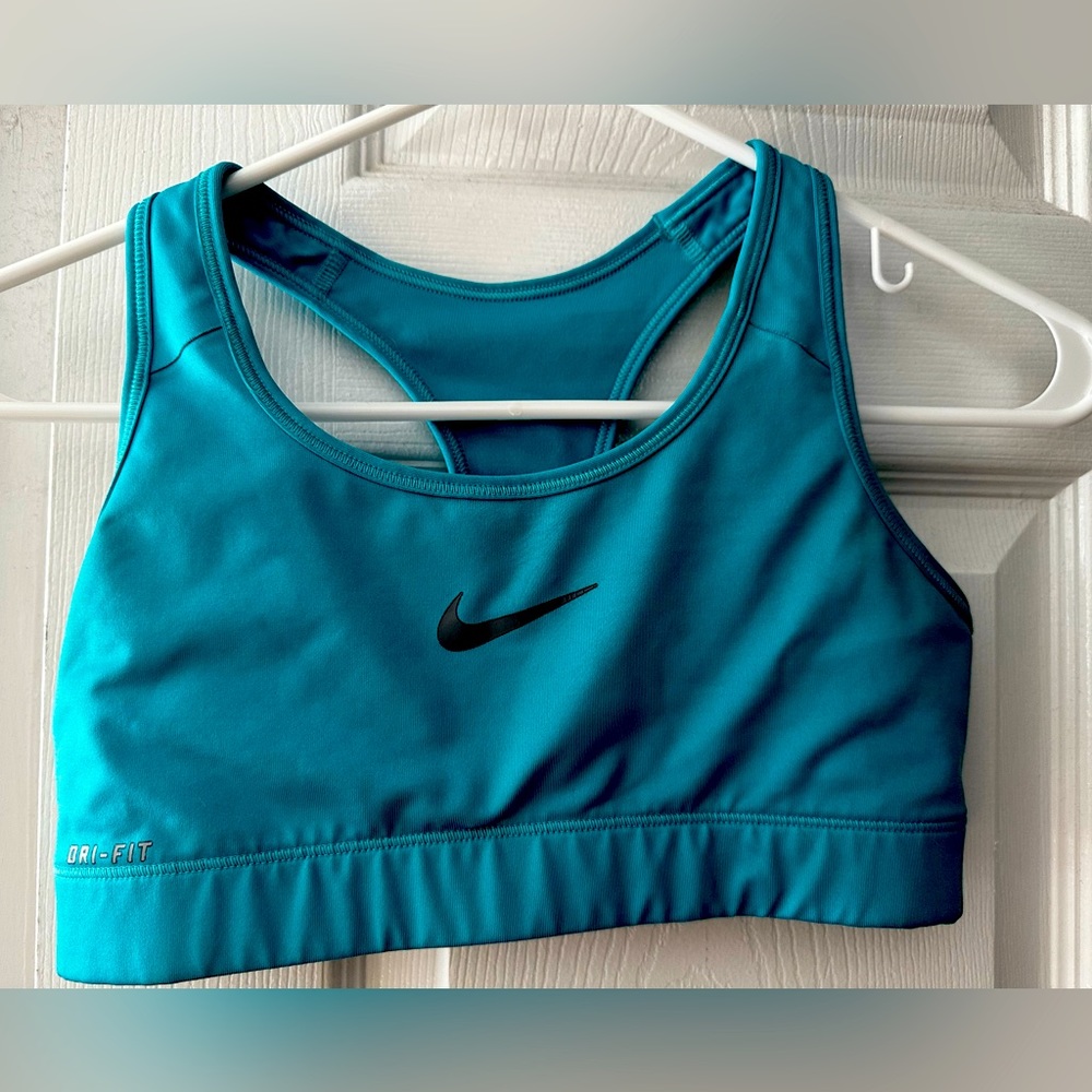 Women's XS Nike dri fit and. Xoxo turquoise sports bras